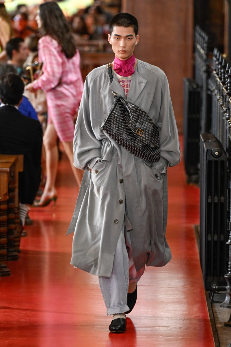 valentino-spring-27-rtw-pfw-r-gg-054.jpeg