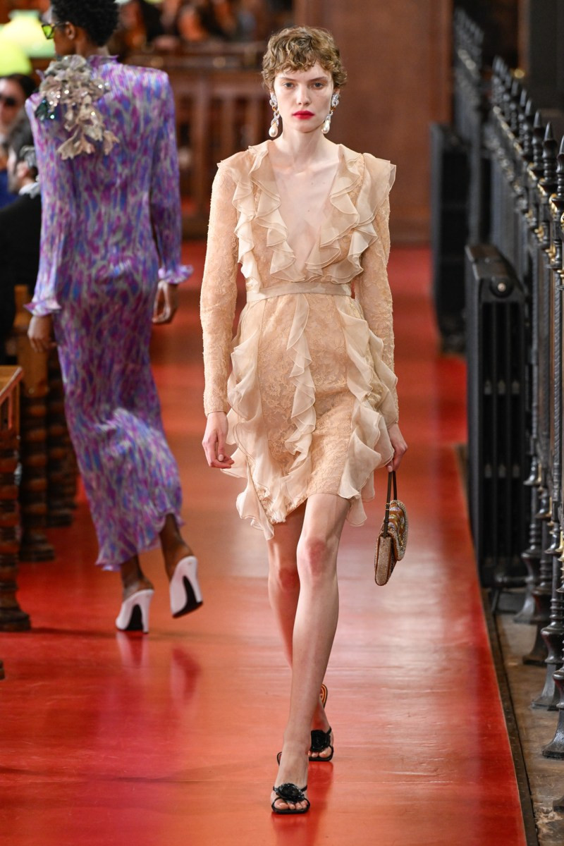 valentino-spring-27-rtw-pfw-r-gg-012.jpeg