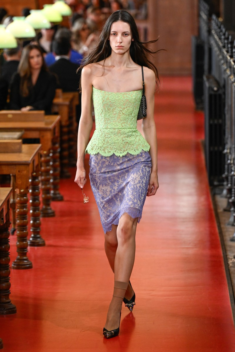valentino-spring-27-rtw-pfw-r-gg-002.jpeg