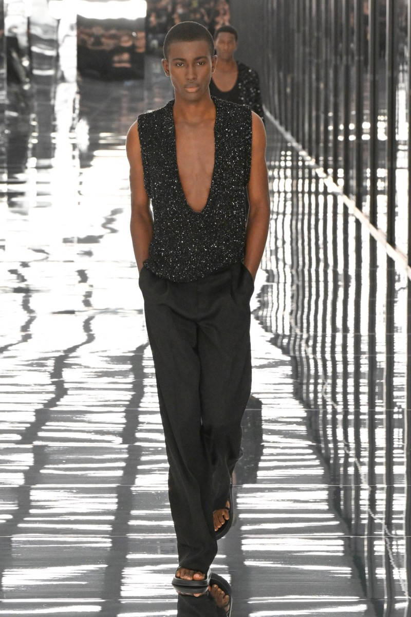 fendi-ss27-rtw-mfw-r-gg-2022.jpg