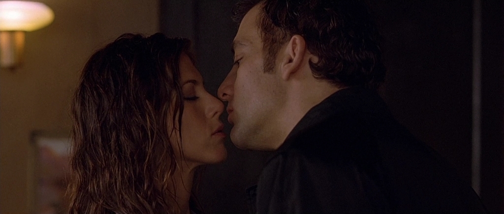Цена измены.2005.Unrated.BDRip AVC msltel.mkv_snapshot_00.33.11.465.jpg